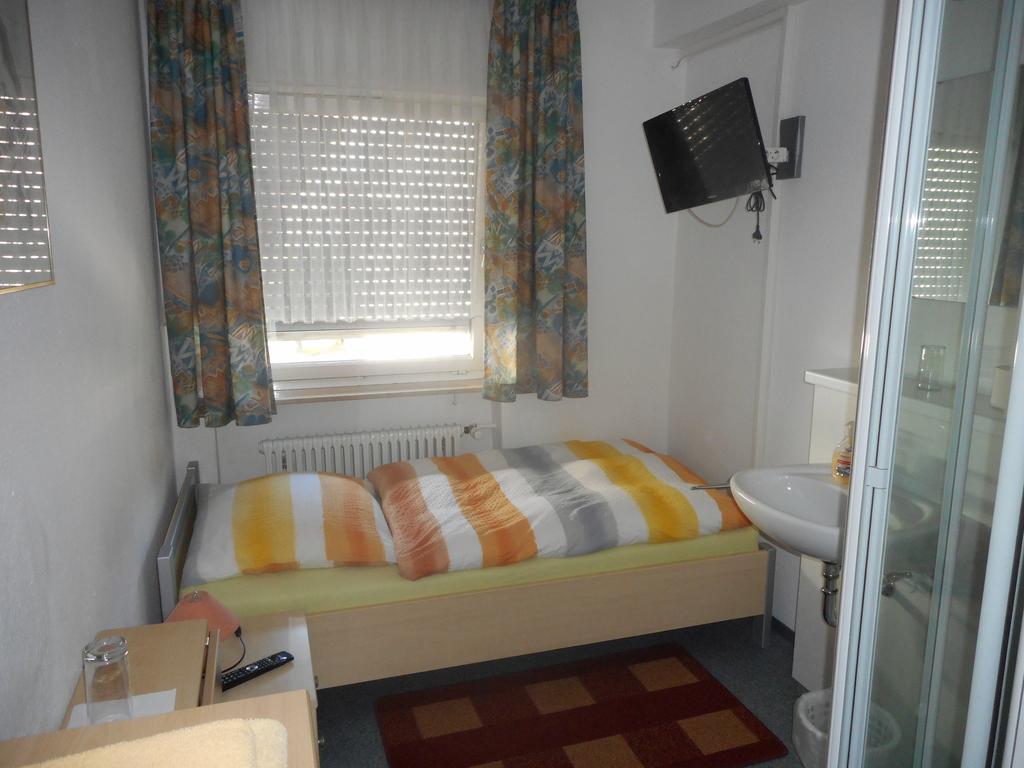 Landgasthof Rose Hotell Ditzingen Exteriör bild